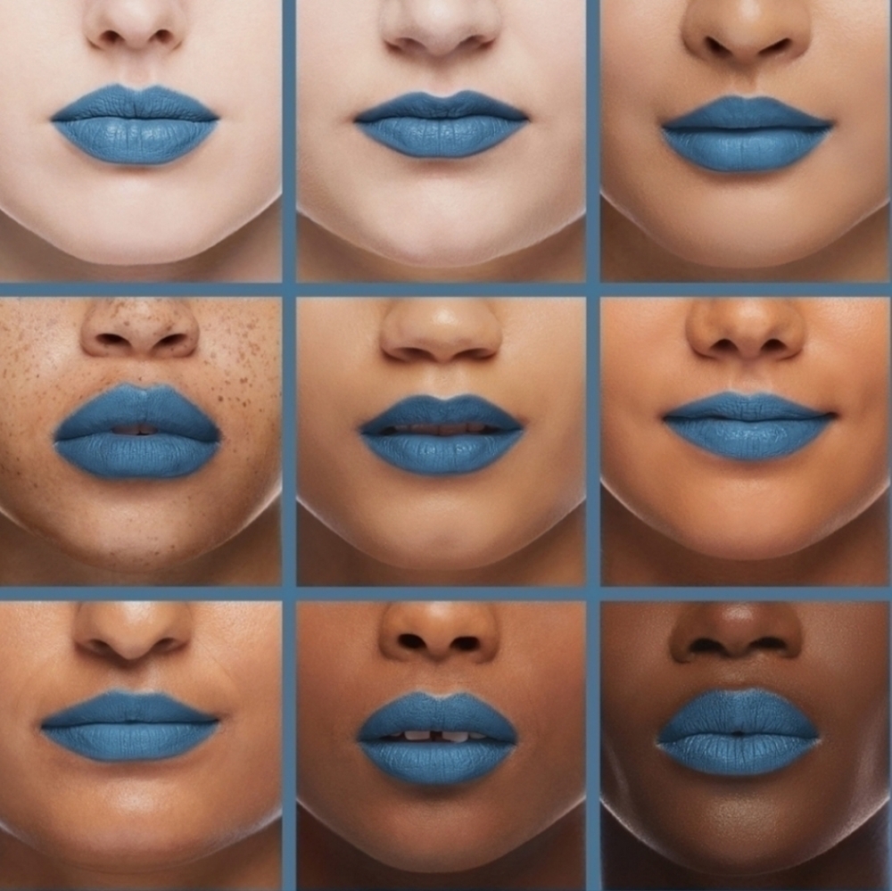 LAST ONE 🔥Covergirl Exhibitionist metallic lipstick shade 550
